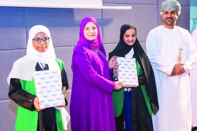سلطنة عُمان – «التعليم» تكرّم الطلاب المتفوقين في البرنامج البيئي «العالمي»