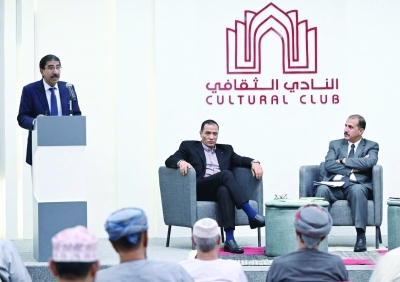 جلسة حوارية تناقش علم الأعصاب المعرفي وعلاقته بالأدب وتأثيره في الوعي والإبداع