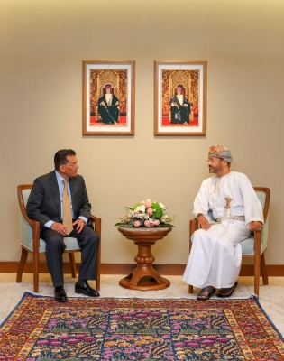 وزير الخارجية ونظيره البنجلاديشي يستعرضان علاقات الصداقة والتعاون