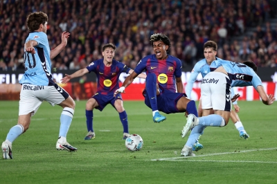 برشلونة يسعى للتحليق بقمة الدوري الإسباني وريال مدريد يلاحقه