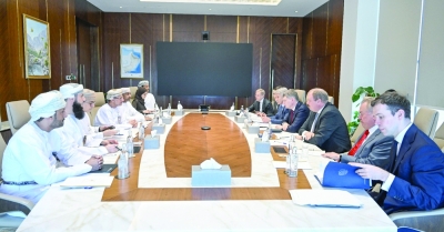 سلطنة عُمان وروسيا الاتحادية تبحثان تعزيز التعاون الاقتصادي والاستثماري