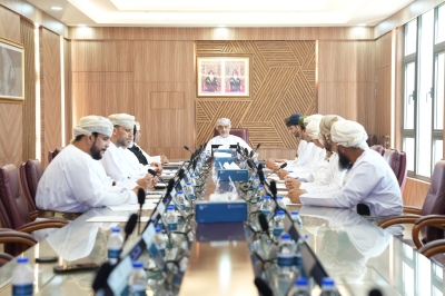 سلطنة عُمان – الاطلاع على آخر تطورات المشروعات التنموية بجنوب الشرقية