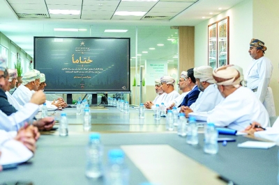 سلطنة عُمان – متابعة انتظام العمل القضائي في قضايا الاستثمار والتجارة