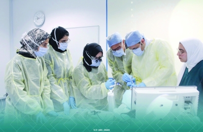 سلطنة عُمان – تستخدم المدينة الطبية الجامعية نظاماً متكاملاً من التقنيات الحديثة في إدارة العمليات والتشخيص