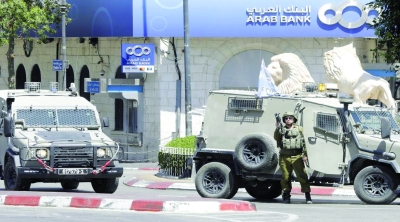 فلسطين.. حرب في غزة وقرصنة في الضفة