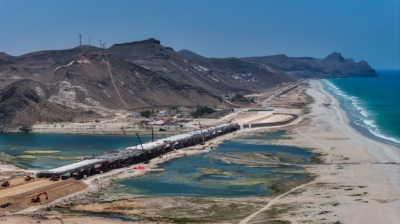 424 كيلومترا تضاف لشبكة طرق محافظة ظفار خلال 2026