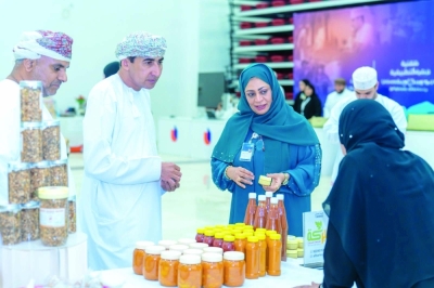 معرض حول "تمكين المرأة الريفية” بجنوب الباطنة