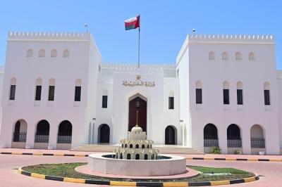 سلطنة عُمان – مسقط ترحب بالاتفاق على إطلاق سراح أكثر من 1600 سجين مرتبط بالأزمة اليمنية