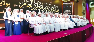 سلطنة عُمان – تكريم الطلاب المتفوقين في الدبلوم العام بولاية عبري