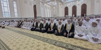 سلطنة عُمان – محافظ مسندم يؤدي صلاة عيد الأضحى بولاية دبا