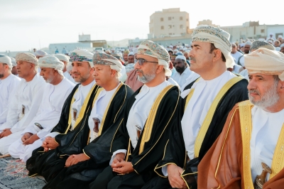 سلطنة عُمان – محافظ جنوب الشرقية يؤدي صلاة عيد الأضحى بولاية مصيرة سلطنة عُمان – محافظ جنوب الشرقية يؤدي صلاة عيد الأضحى بولاية مصيرة
