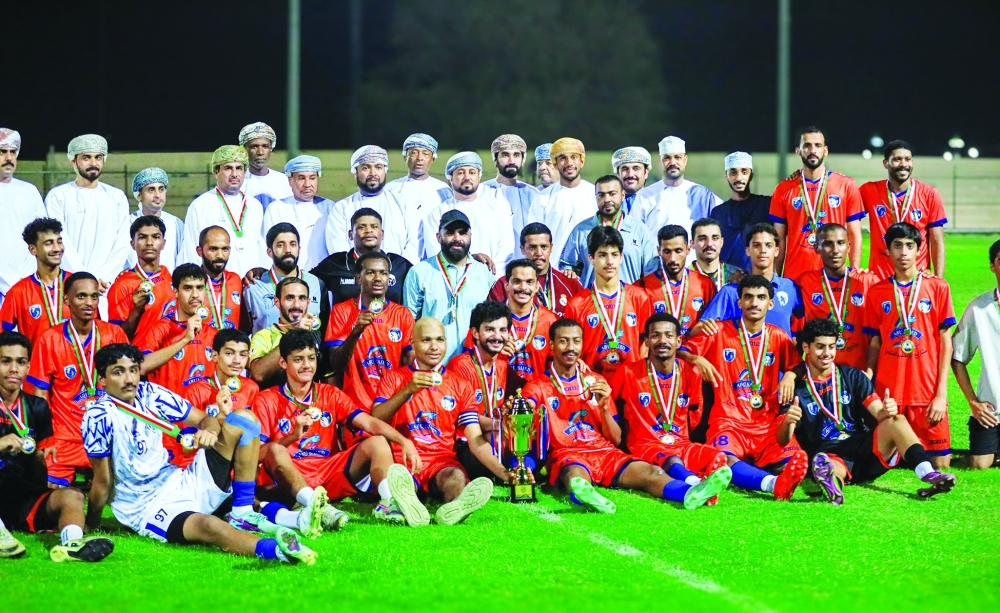 الشبيبة يتوج بدوري الدرجة الثانية بنادي صحم