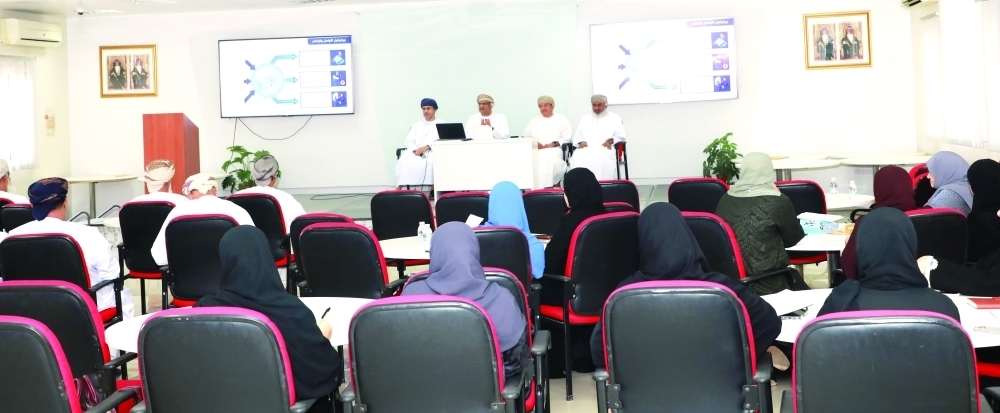 تعليمية الداخلية تناقش جاهزية مراكز امتحانات الدبلوم العام