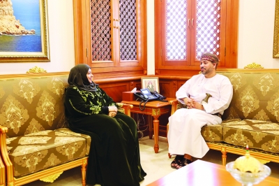 سلطنة عُمان – النجار استعرض سير الخدمات الاجتماعية بالوسطى سلطنة عُمان – النجار استعرض سير الخدمات الاجتماعية بالوسطى