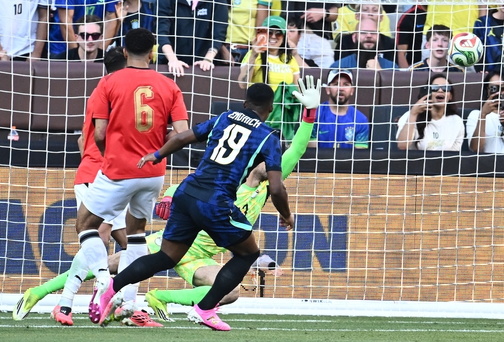 البرازيل تفوزُ على مصر وديًّا استعدادًا لكأس العالم