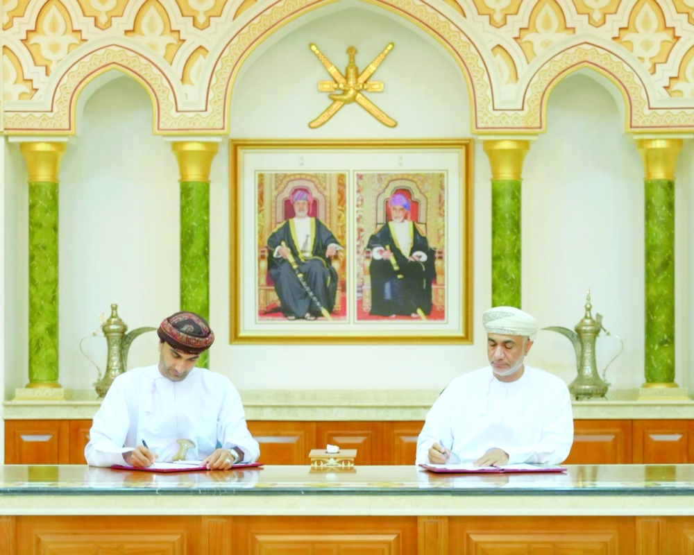 بلدية مسقط توقع اتفاقيات لمشروعات تطويرية جديدة في السيب وبو