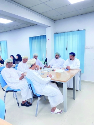 سلطنة عُمان – مدرسة جنوب الشرقية التعليمية تنفذ برنامج “مهارات التفاوض والإقناع”.