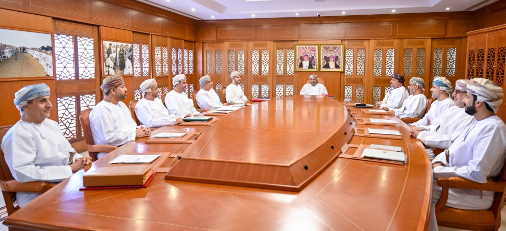 وزير الداخلية يجتمع بالمحافظين