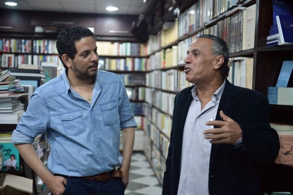 حمدي أبو جليِّل.. البدائي لا البدوي!