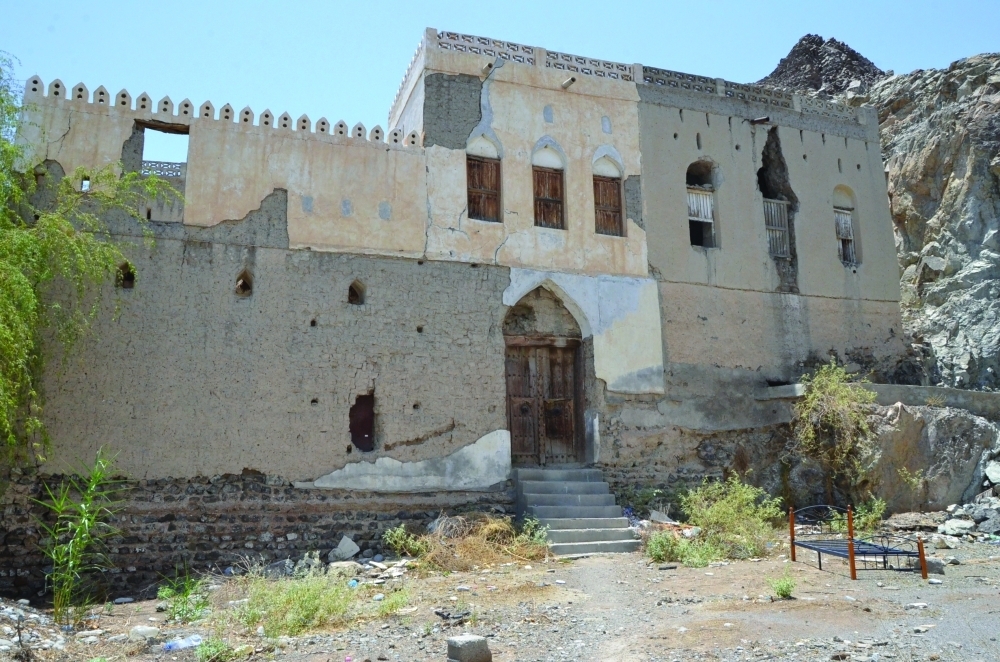 بيت الجبل للأسرة الخصيبية في سمائل
