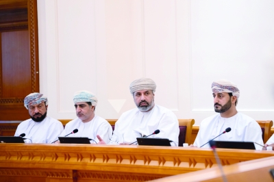 سلطنة عُمان – مجلس الشورى يناقش مع وزير العمل لائحة الترخيص وأثرها على التشغيل والاستثمار سلطنة عُمان – مجلس الشورى يناقش مع وزير العمل لائحة الترخيص وأثرها على التشغيل والاستثمار
