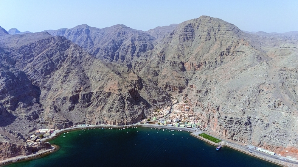 قرية كمزار في ولاية خصب تطل على مضيق هرمز 