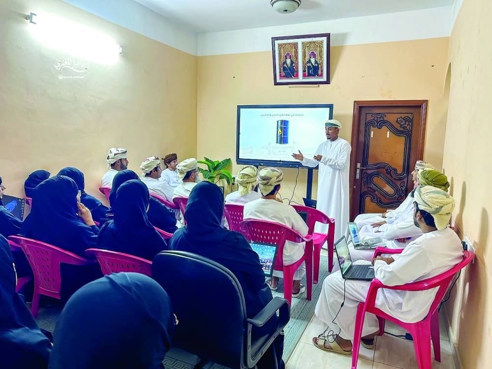 برنامج تدريبي حول التحول الرقمي والذكاء الاصطناعي بجعلان بني بوحسن