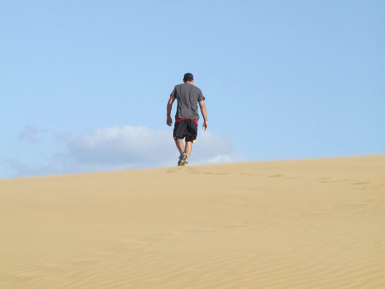 walk-on-the-sand-1311810