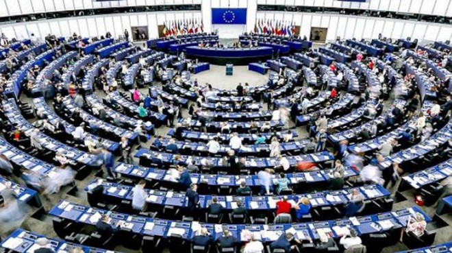 البرلمان-الأوروبي-يصوت-على-خروج-بريطانيا-من-الاتحاد-الأوروبي-ال