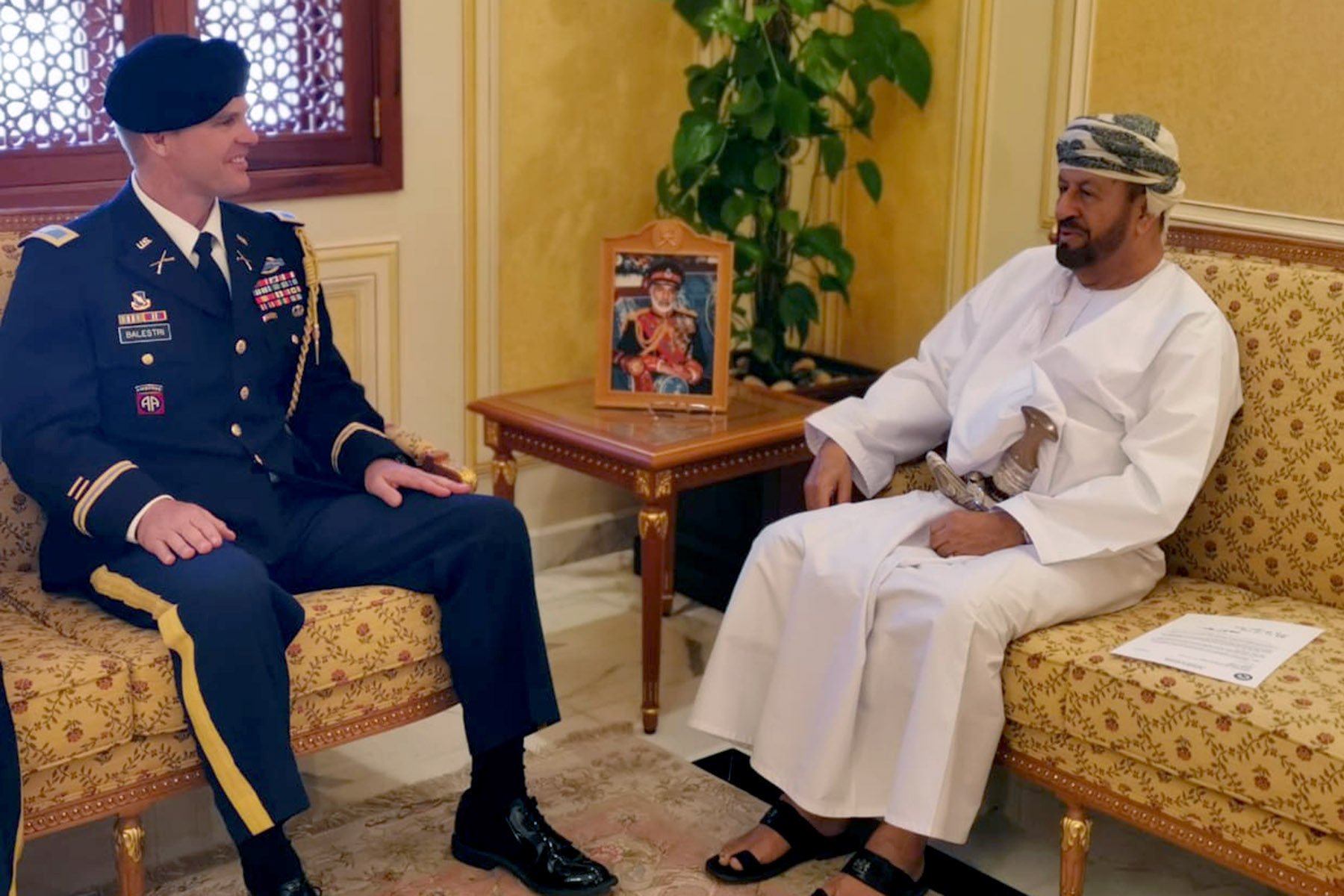 الوزير-المسؤول-عن-شؤون-الدفاع-يتسلم-رسالة-من-وزير-الدفاع-ا