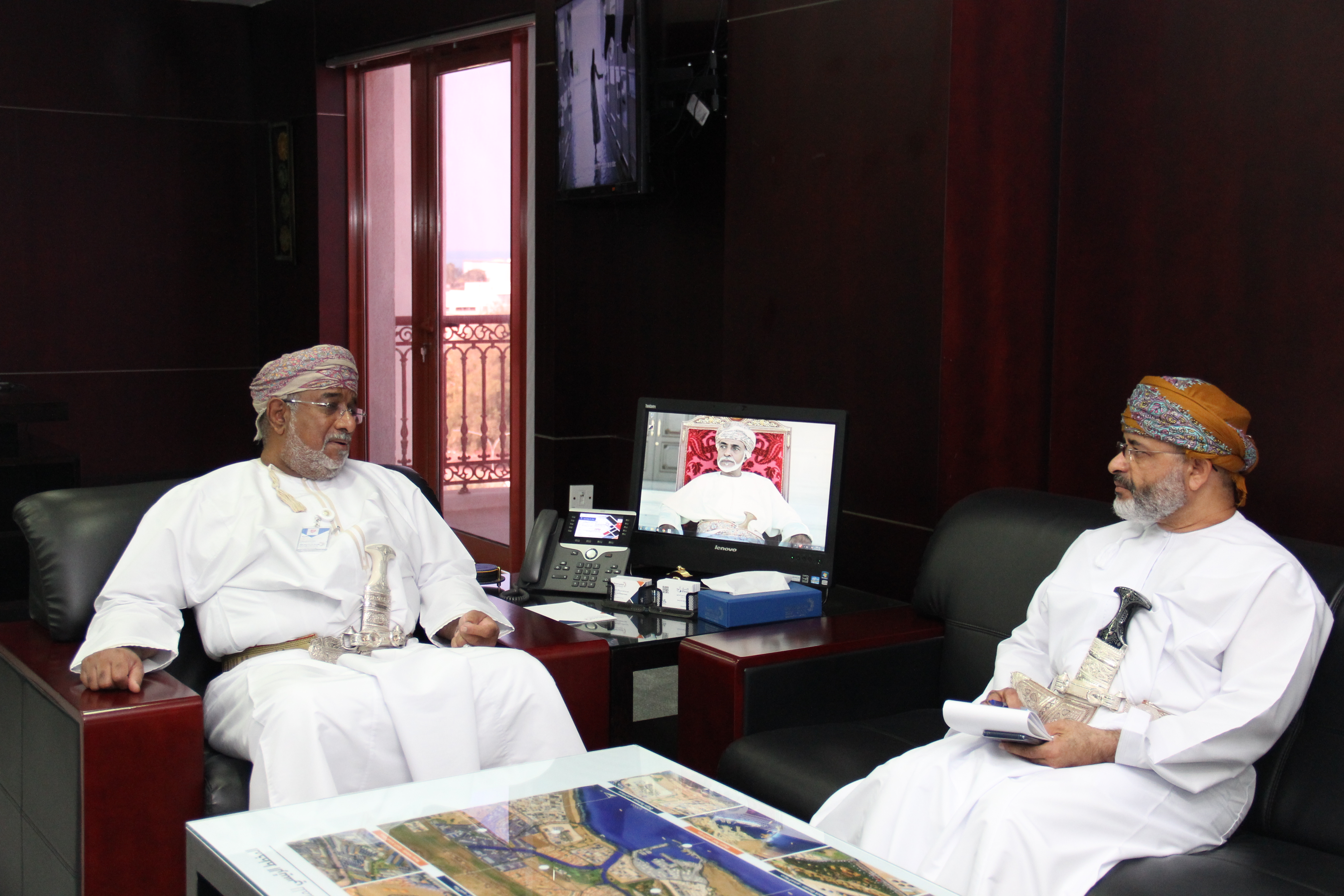 أثناء-الحوار-مع-معالي-يحيى-بن-سعيد-الجابري12