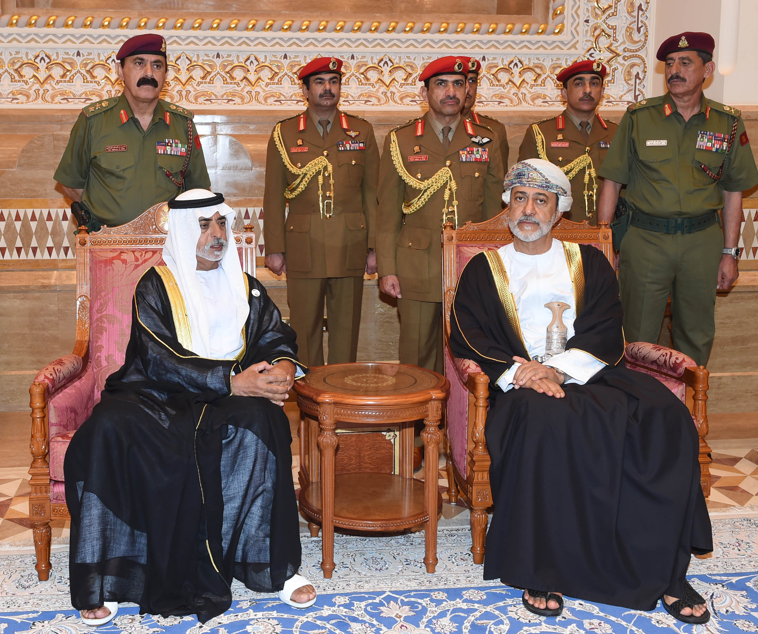 صاحب-الجلالة-المعظم-يستقبل-جموع-المعزين-....-نهيان