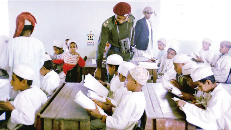 السلطان قابوس يراهن على تعليم أبناء عمان لإيمـانه أنهم وقـود النهضـة ومستقبلها - الموقع الرسمي لجريدة عمان