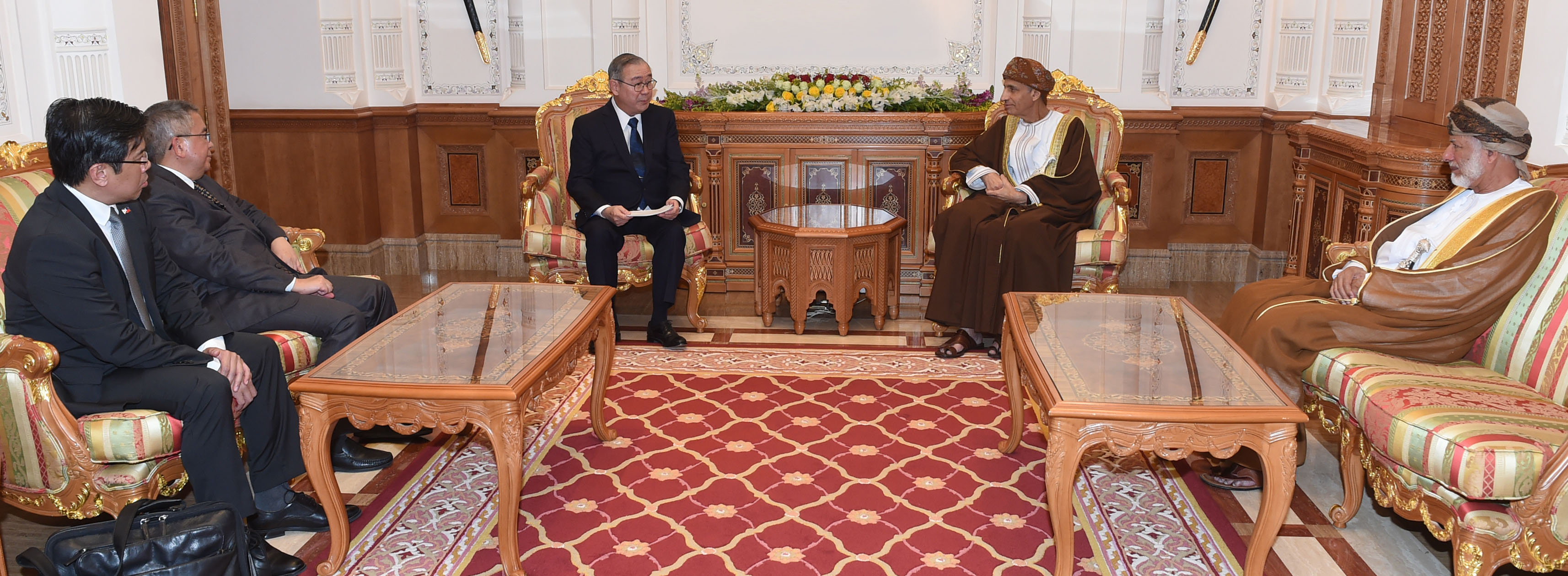 صاحب-السمو-السيد-نائب-رئيس-الوزراء-لشؤون-مجلس-الوزراء-يستقبل-وزير-خارجية-جمهورية-الفلبين-....-تصوير-العمانية١