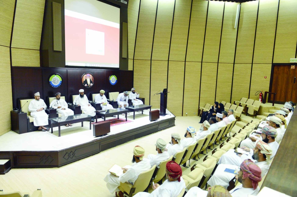 رواد الأعمال والمتحدثون خلال اللقاء