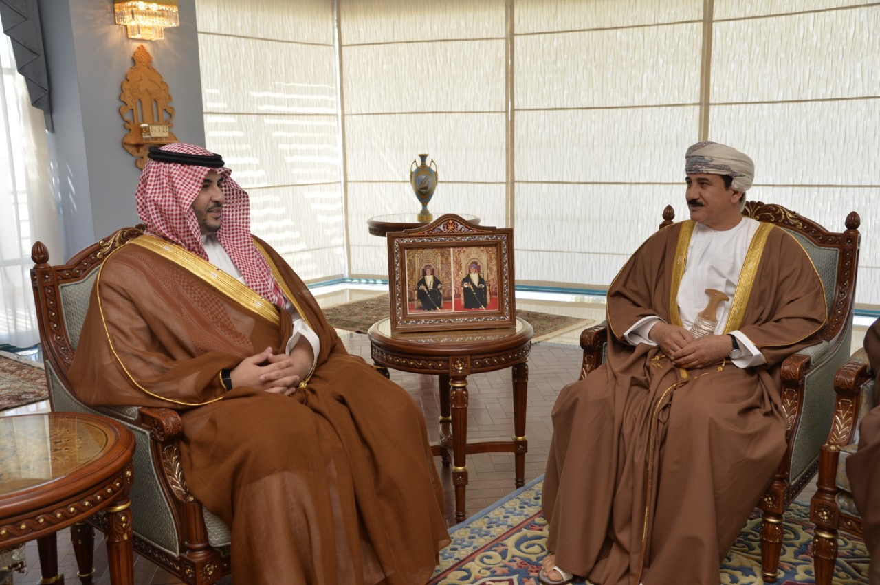 وزير-المكتب-السلطاني-يستقبل-نائب-وزير-الدفاع-بالمملكة-العربية-السعودي