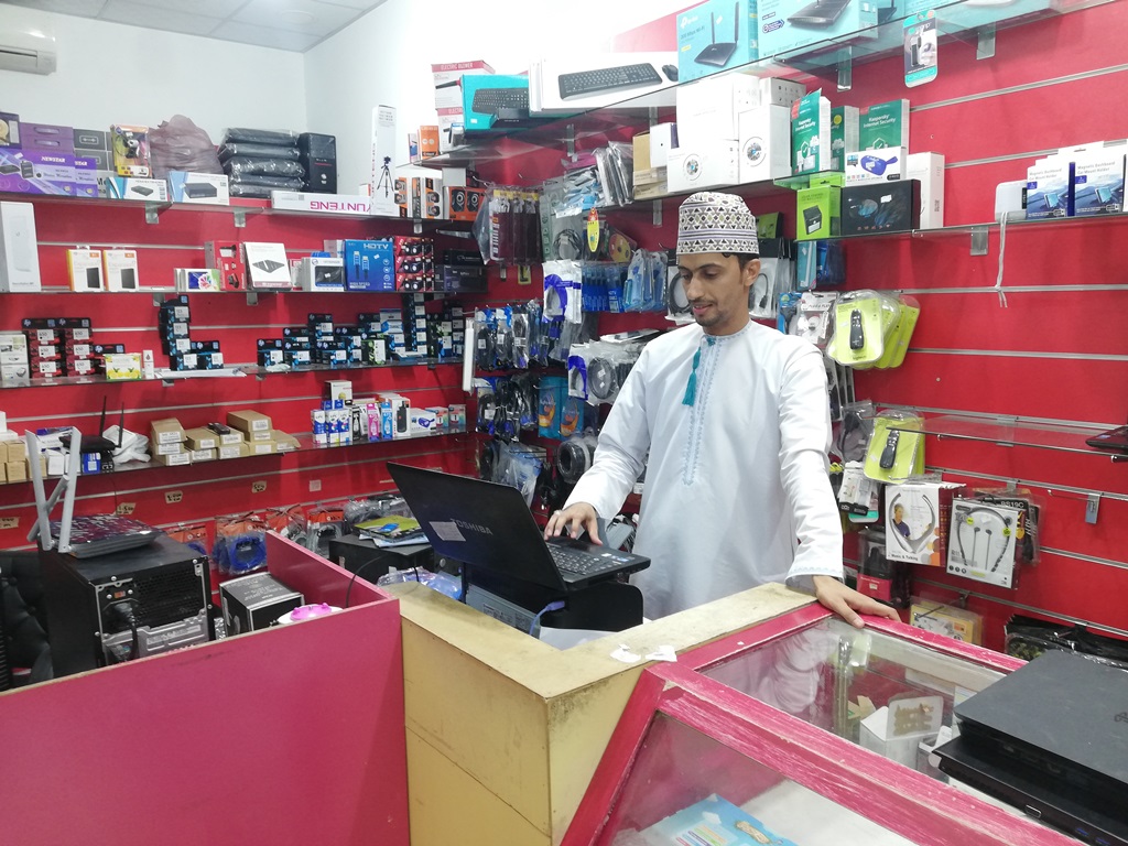 مواطنو-ولاية-أدم-يعبرون-عن-ارتياحهم-بإعادة-فتح-بعض-الأنشطة-التجارية