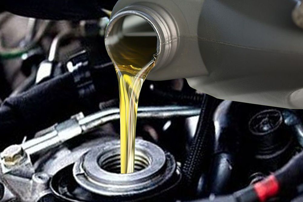 Pouring-motor-oil-in-engine
