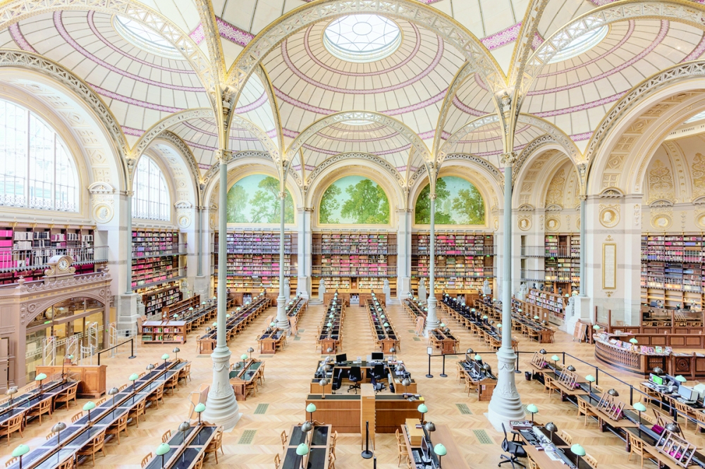 مكتبة لابروست في باريس