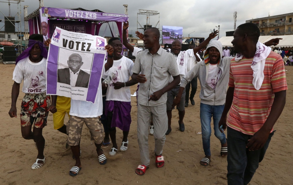Supporters of the Independent presidential candidate Kouadio Konan Bertin alias KKB, arrive to attend his last campaign rally for the October 31, 2020 presidential election, in Abidjan