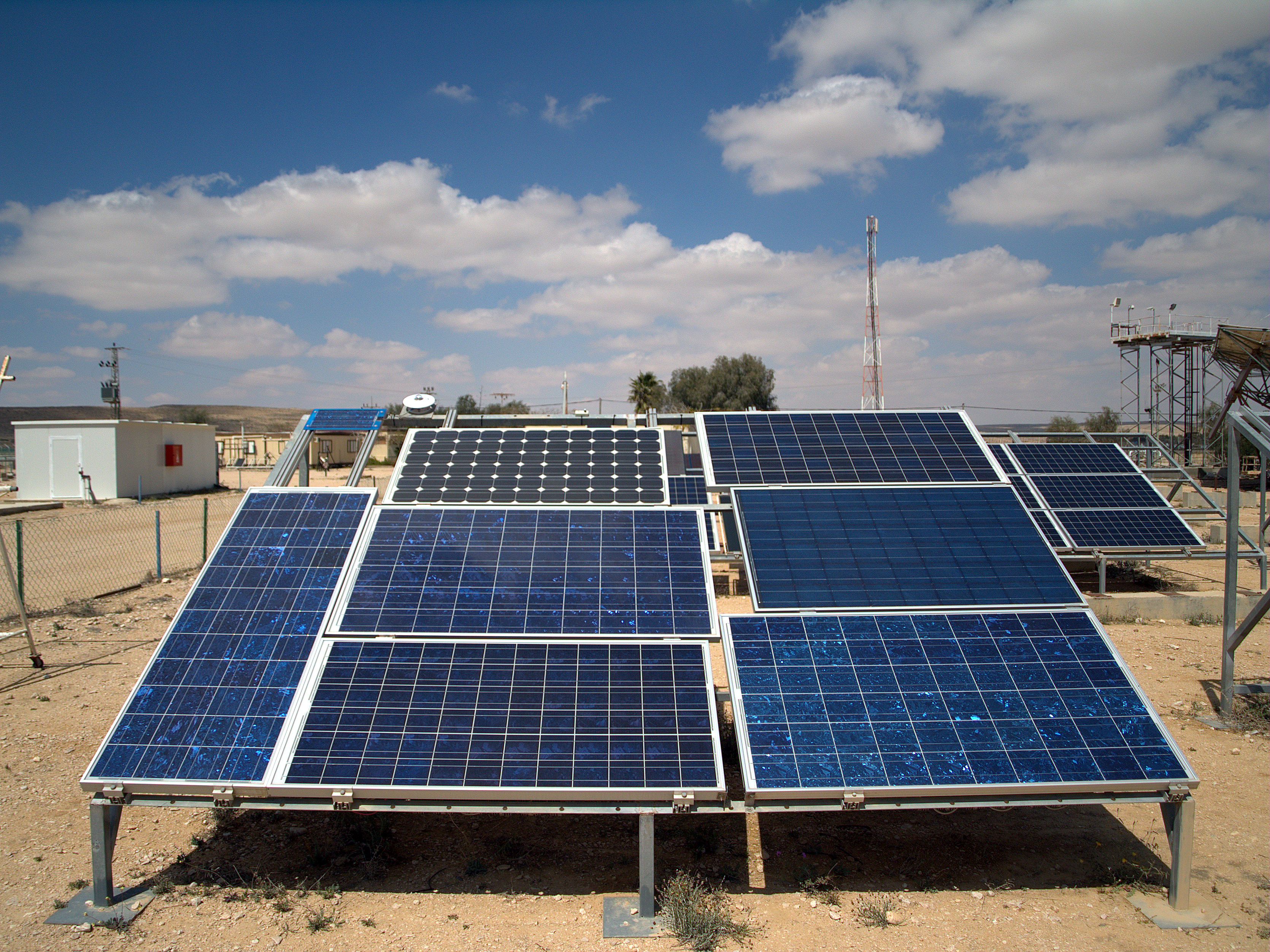 Photovoltaic_arrays_at_the_Israeli_National_Solar_Energy_Center