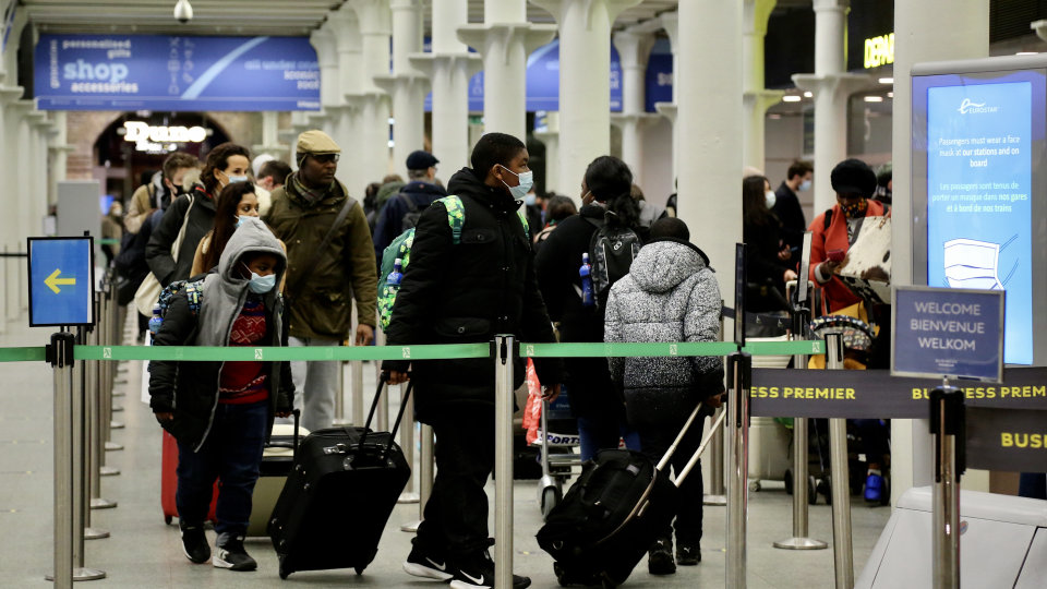 122020uktravelban2_960x540