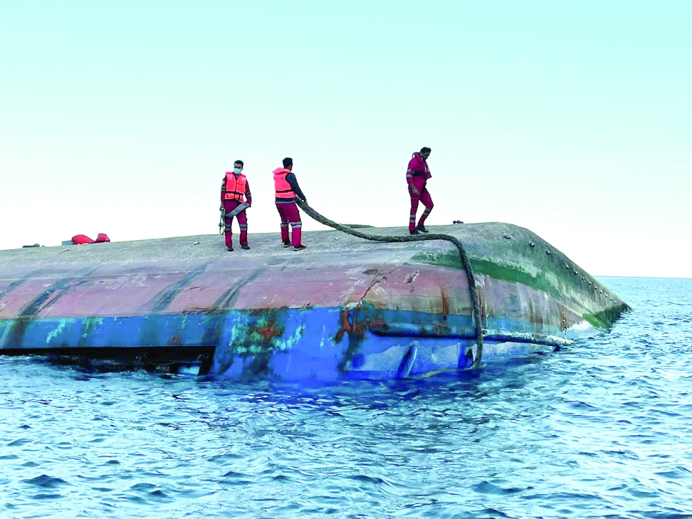 خلال تنفيذ مهمة انتشال السفينة الإيرانية