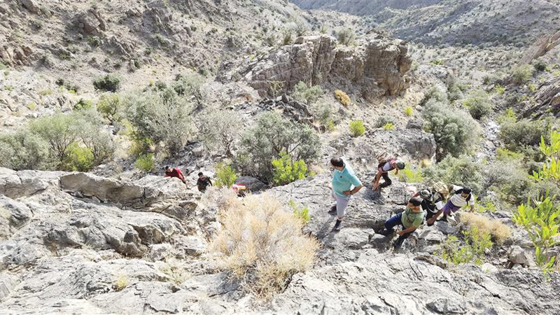 ممارسة رياضة المشي الجبلي تتطلب عتادًا خاصًا محفوفًا بالحذر