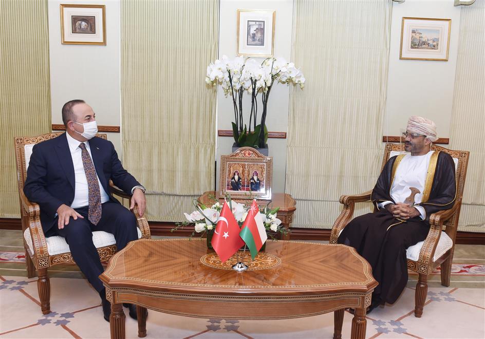 معالي-السيد-وزير-الخارجية-يستقبل-معالي-وزير-خارجية-جمهورية-تركيا-....-تصوير-العمانية-١