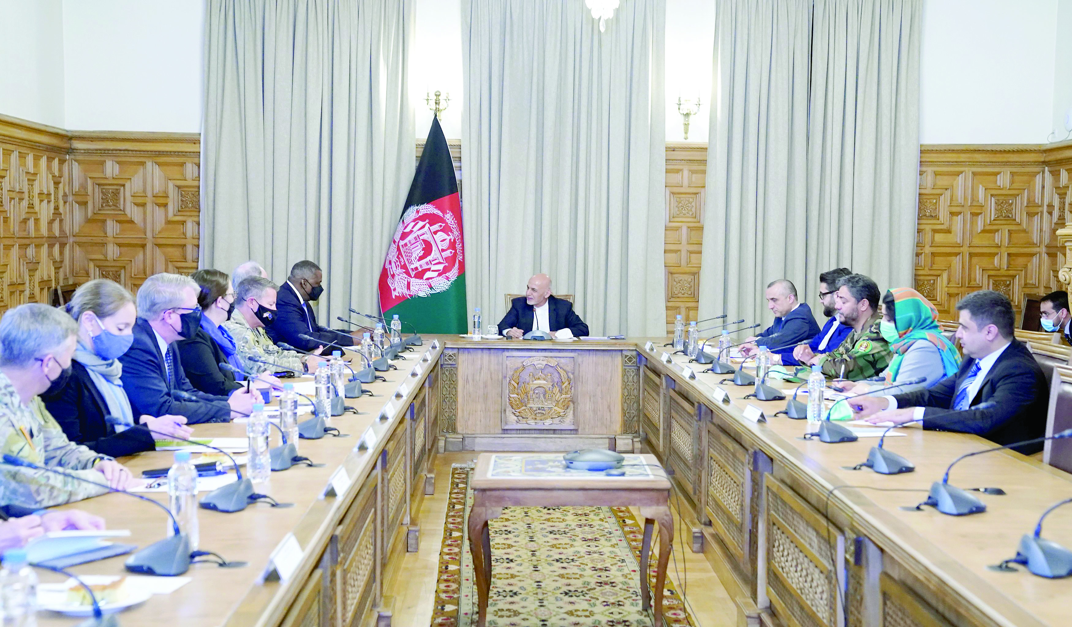 U.S. Defense Secretary meets Afghan president in Kabul