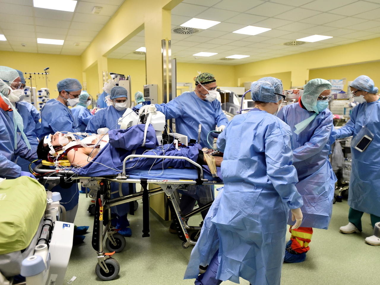 w1280-p4x3-2020-12-09T113509Z_1333748644_RC2NJK91J3PZ_RTRMADP_3_GLOBAL-POY-2020