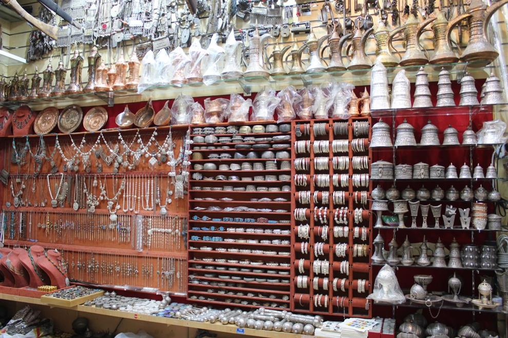 المشغولات-الفضية-بسوق-نزوى-7