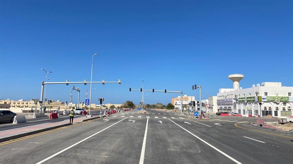 مشاريع-الطرق-بولاية-صور-تسهم-في-تعزيز-الحركة-الاقتصادية-والتجارية-والاجتماعية-6